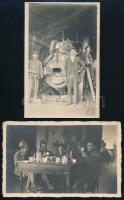cca 1914-1918 2 db I. világháborús fotólap: kazánház fűtőkkel, megírt tábori posta, bélyegzéssel + mulatozó, italozó katonatársaság, 13,5x8,5 cm