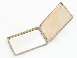 Ezüst (Ag) pudrié. Gilosált díszítéssel, jelzett, br 70,5 g 5x7,5 cm