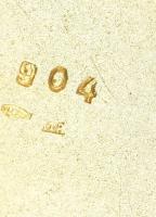 Ezüst (Ag) cigarettatárca. Gilosált díszítéssel, jelzett, 131,5 g 8x12 cm