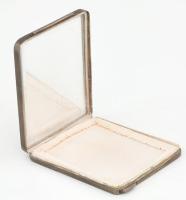 Ezüst (Ag) pudrié. geonetrikus díszítéssel, jelzett, br 97 g 8x6 cm