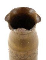 1944 Töltényhüvelyből készített váza, vésett monogramos mintával, feliratai: oldalán "Apukád - ...