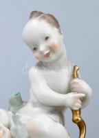 Herendi puttó figurával díszített Viktória mintás bonbonier, három lábon áll, jelzéssel, minimális k...