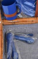 Piknik kosár, rattan, műanyag evőeszközökkel, jó állapotban, 45x30x20 cm