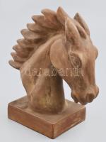 Izsépy Margit: Lófej formájú könyvtámasz, kerámia, apró foltokkal, jelzett. m: 22cm