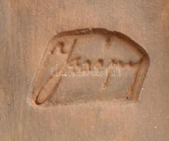 Izsépy Margit: Lófej formájú könyvtámasz, kerámia, apró foltokkal, jelzett. m: 22cm