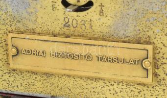 Adria biztosító társaság persely és óra egyben. Fém, jelzett, kopott, működik 12x10 cm