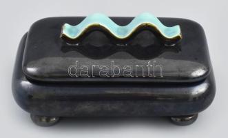 Zsolnay - Gádor István és Gorka Géza által tervezett asztali készlet. Háromágú és egyágú gyertyatart...