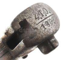 Mannlicher M1895 bajonett, jelzett (F.G.GY gyártói jelzéssel), fém hüvellyel, korának megfelelő, kis...