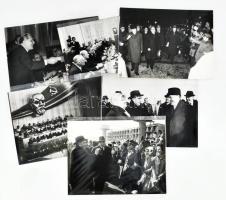 cca 1970-1980 Leonyid Brezsnyev, az SZKP főtitkára Magyarországon: Kádár János társaságában, ünneplő tömegben, bizottsági ülésen (háttérben dekoráció hatalmas Lenin-arcképpel); 6 db nagyméretű fotó, 24x18 cm