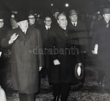 cca 1970-1980 Leonyid Brezsnyev, az SZKP főtitkára Magyarországon: Kádár János társaságában, ünneplő...