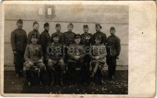 1939 Berettyóújfalu, katonák csoportja. Berzeki műterem (Debrecen) photo (fl)