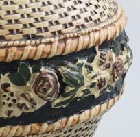 cca 1930 Szicíliai kerámia váza, fonott kosarat és futó virágmintát idéző felülettel, sorozatszámmal...