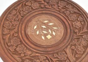 Kinyitható faragott asztalka, csont berakással 23 cm