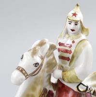 Vöröskatona. Szovjet porcelán szobor, számozással jelezve, hibátlan, m: 27 cm