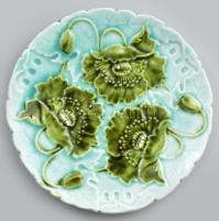 Szecessziós majolika dísztál, növényi mintával, kopással, d: 17,5 cm