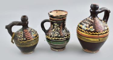 1937, Máriagyüd, 3 darab antik kerámia: vizeskorsók, bokály. Felirattal, sérüléssel, m: 16-21 cm
