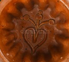 19. sz. második fele, Dél-Alföld, kuglófsütő, sérüléssel, d: 21 cm, m: 12 cm