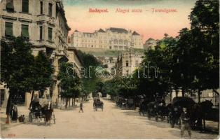 1909 Budapest I. Alagút utca, lovaskocsik, fiákerek, borbély. Taussig A. 6834. (EK)