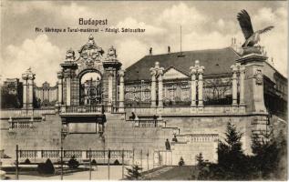 Budapest I. Kir. várkapu a Turulmadárral