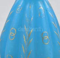 Bécs, 1830 körül, kék opalinüveg italos palack, dugóval, alján becsiszolással, kopott aranyszínű fes...