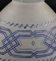 19. sz. második fele, empír mintás italos üveg palack, 2 pohárral, kis kopottsággal, m: 13,5 - 32,5 ...