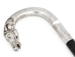 Lófejes sétapálca ezüstözött masszív fém fejjel. (11x12 cm). Teljes hossza. 95 cm