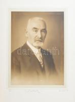 1930 Ribáry Ernő (?-1930) egyedi készítésű emlékkönyve. Nagyméretű, dekoratív bőrkötésű, zsinórfűzés...