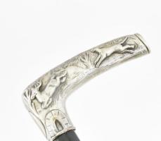 Antik sétabot, ezüstözött vadászmintás fejjel, kopással, h: 94 cm