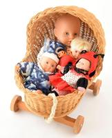 4 darab Simba baba, a nagyobb fürdethető, fonott babakocsiban, m: 33 cm