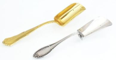 Ezüst(Ag) 2 db fűszeres kanál, egyik aranyozott, jelzett, h: 10,8 és 11,3 cm, nettó: 22,4 g