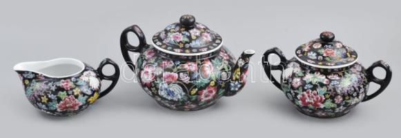 Kínai porcelán hat személyes teás és süteményes készlet. Matricás, jelzett, egy csészén kis repedéss...