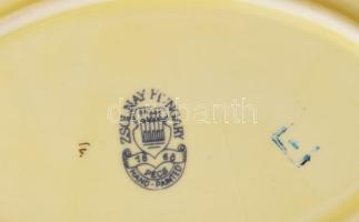 Zsolnay virág mintás étkészlet. Hat személyes, Kézzel festett, jelzett két lapos tányéron hajszálrep...