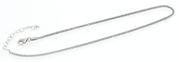 Ezüst(Ag) áttört hengeres bokalánc, jelzett, állítható h: 24-28 cm, nettó: 1,7 g