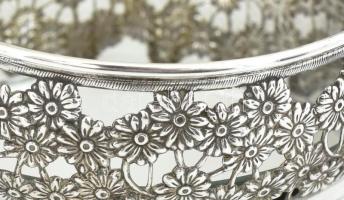 Ezüst(Ag) áttört árvácskamintás kínáló aljában kivehető tükör betéttel, jelzett, d: 11 cm, nettó: 53...