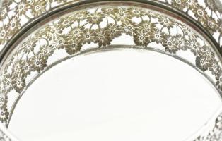 Ezüst(Ag) áttört árvácskamintás kínáló aljában kivehető tükör betéttel, jelzett, d: 11 cm, nettó: 53...