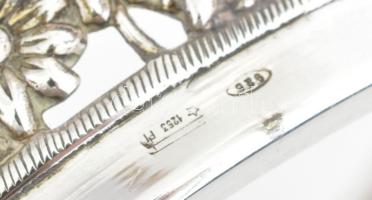 Ezüst(Ag) áttört árvácskamintás kínáló aljában kivehető tükör betéttel, jelzett, d: 11 cm, nettó: 53...