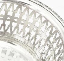 Ezüst(Ag) áttört háromlábú kerek kínáló, jelzett, d: 12 cm, nettó: 128 g