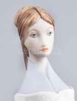 Royal Dux hölgy virággal, jelzéssel, hibátlan biszkvit porcelán, m: 31 cm