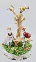 Schierholz porcelán libikókázó gyermek pár. Gazdag plasztikus díszítéssel ellátott porcelán szobor, kézzel festett, jelzett, kis kopással, m: 28,5 cm