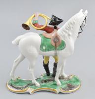 cca 1920 Nymphenburg katonai harsonás a lovával. Jelzéssel, kézzel festett, hibátlan, m: 17,5 cm