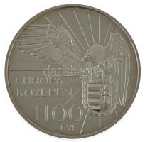 Kósa István (1953-) 2000. "Európa Közepén 1100 éve" nagyméretű jelzett Ag emlékérem díszto...