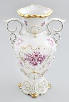 Hollóházi lila virágmintás váza. Domború és aranyfestett díszítéssel, lila virág mintával, ornamentikusan fonódó két füllel, jelzéssel, hibátlan, m: 36 cm