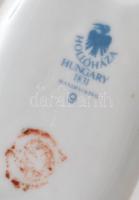 Hollóházi párnát kirázó lány. Jelzett, sérülésmentes, m: 8,5 cm