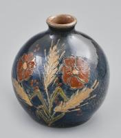 Iparművész váza. Masszába karcolt virágmintával, színes mázakkal festett, jelzés nélkül, hibátlan, m: 13 cm