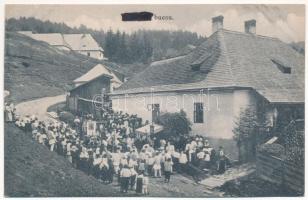 1918 Gyimesbükk, Ghimes-Faget; búcsú, ünneplő falubelik az utcán. Adler és fia Brassó / procession, villagers, folklore