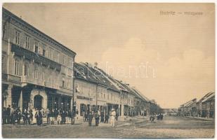 1915 Beszterce, Bistritz, Bistrita; Fa utca, Beszterce Vidéke Takarékpénztár, üzletek. H. Klemens kiadása / Holzgasse. Bistritzer Distrikts-Sparkassa / street view, savings bank, shops (kis szakadás / small tear)