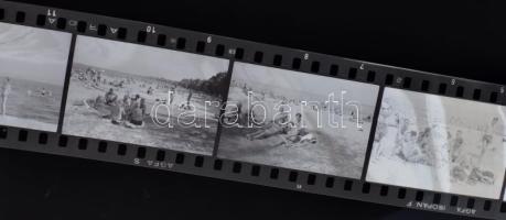 15 db különféle fotótasak, bennük negatívokkal