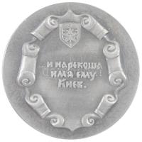 Szovjetúnió 1982. "Kijev 1500 éve" kétoldalas Al emlékérem tokban (58mm) T:1
Soviet Union...