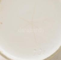 Antik aludt tejes csupor, matricás díszítéssel, alján repedésnyommal, m: 17 cm