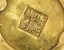 Kínai szerencsehozó malac kiöntő, bronz, alján jelzéssel, h: 10 cm